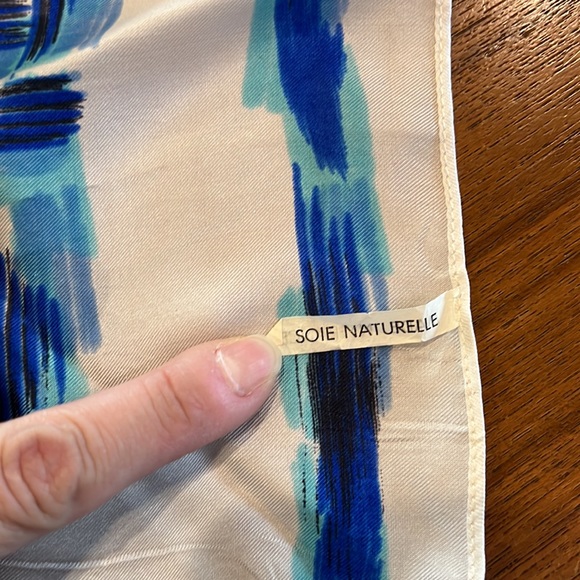 Soie Naturelle scarf Made in France, lovely blue and white mid century pattern! - Picture 4 of 8